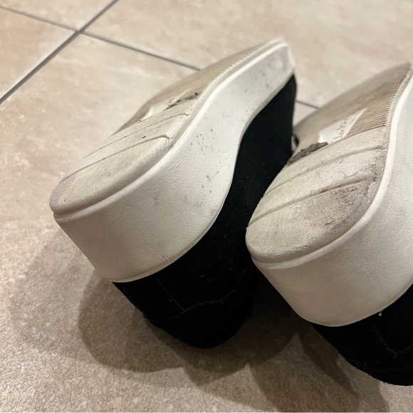 Clark’s black sueded sneakers - Picture 7 of 8